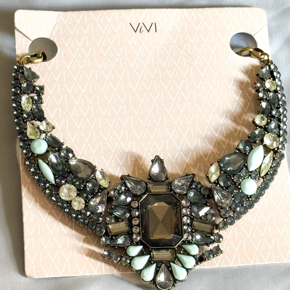 ViVI Gray and Silver Statement Necklace